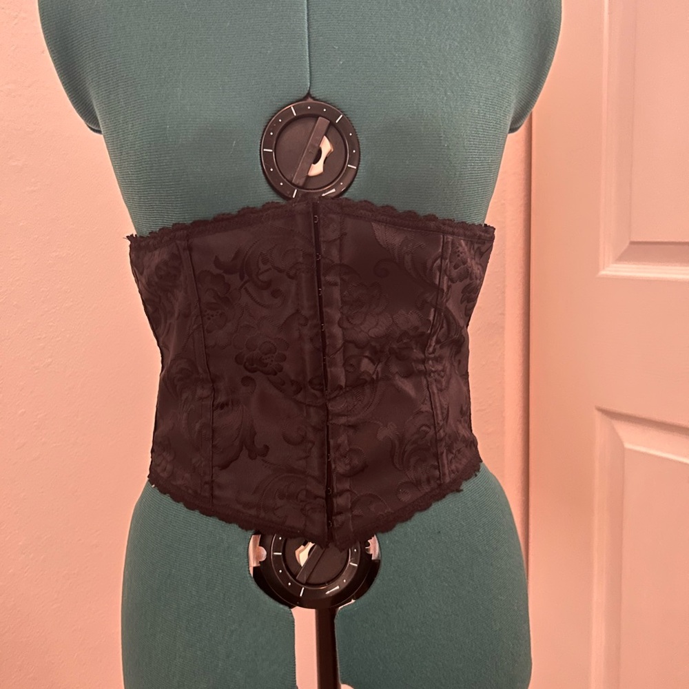 under bust corset